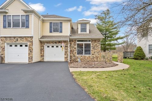 18 Pond Ridge Dr, Clinton, NJ, 08809-1301 | Card Image