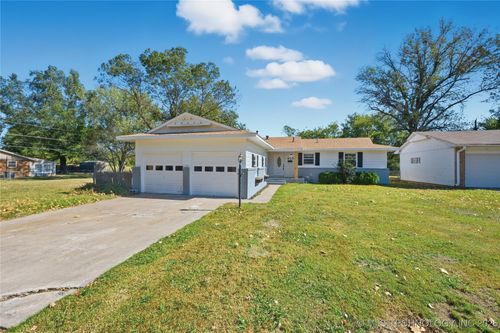 410 N Crabtree Rd, Muskogee, OK, 74403-3917 | Card Image