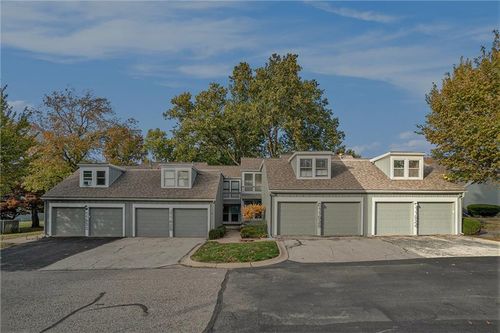 11924 W 82nd Ter, Lenexa, KS, 66215-2709 | Card Image