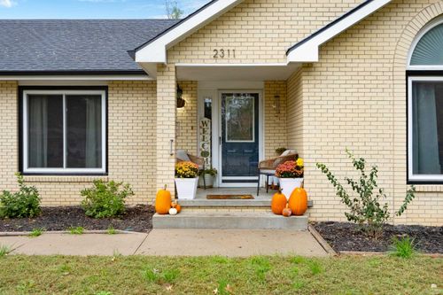 2311 Bailey Dr, Manhattan, KS, 66502-2733 | Card Image