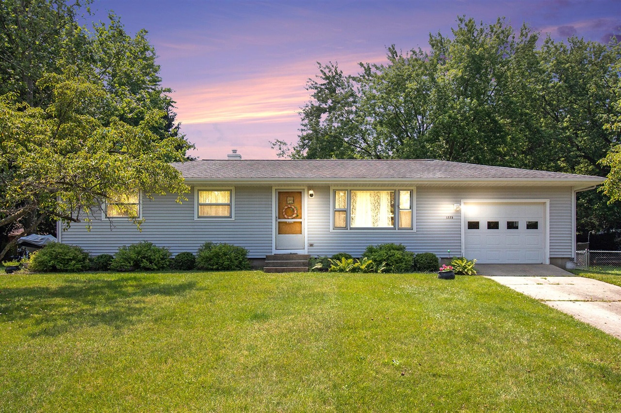 Rockefeller Dr, Jackson, MI 49203