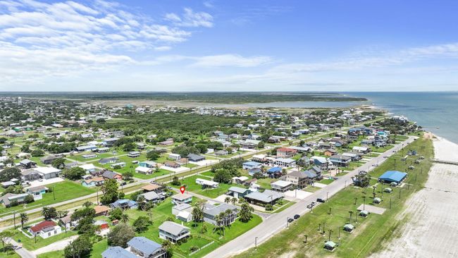 106 E Madison Ave, House other with 2 bedrooms, 2 bathrooms and null parking in Port O Connor TX | Image 35