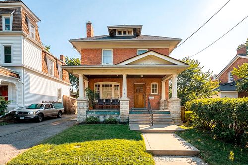 17 Beecher St, St Catharines, ON, L2R5S4 | Card Image