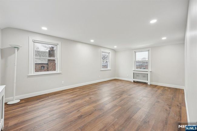 756 Cedar Ln, Condo with 3 bedrooms, 2 bathrooms and null parking in Teaneck NJ | Image 12