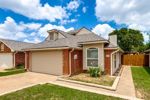 2105 Glen Heights Dr, Garland, TX, 75044-5519 | Card Image
