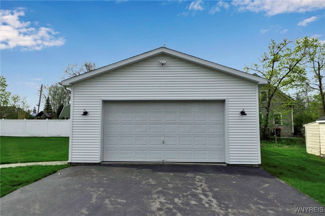 garage | Image 8