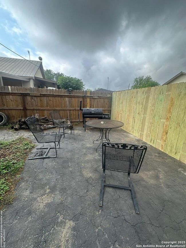 619 Pecan St, House other with 3 bedrooms, 1 bathrooms and null parking in Sabinal TX | Image 15