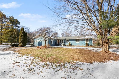 515 E Dawson Rd, Milford, MI, 48381-3217 | Card Image