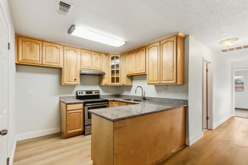 6690 Hometown Way, Sacramento, CA, 95828-1457 | Card Image