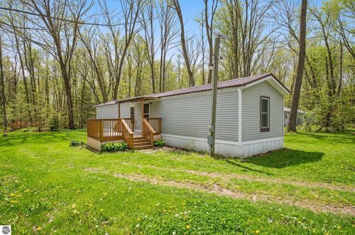 6220 Maple Trl, Harrison, MI, 48625-8886 | Card Image