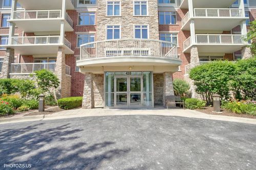207-425 Benjamin Dr, Vernon Hills, IL, 60061-1583 | Card Image