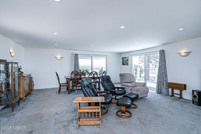 Large Family room | Image 20