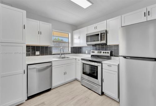 apt-322-2060 Nw 81st Ave, Pembroke Pines, FL, 33024-3557 | Card Image