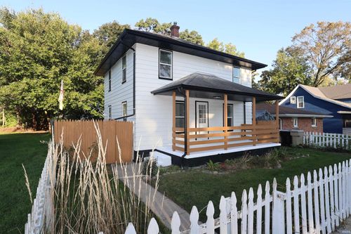 1909 Clyde St, South Bend, IN, 46613-3329 | Card Image
