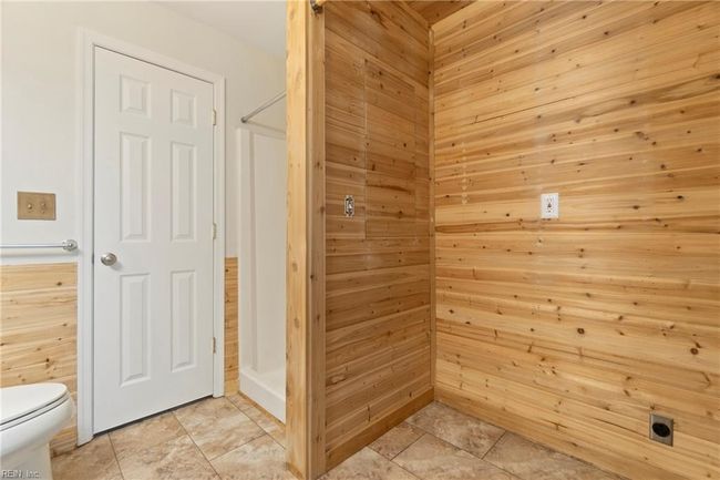 2568 Shore Dr, House attached with 3 bedrooms, 2 bathrooms and null parking in Virginia Beach VA | Image 12