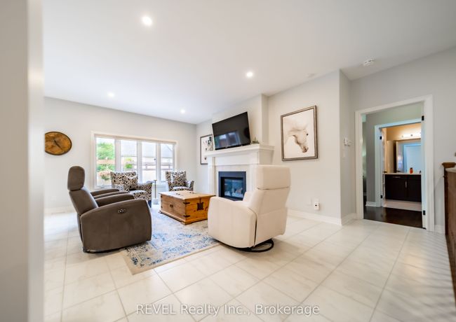 5 Tulip Tree Rd, House attached with 4 bedrooms, 3 bathrooms and 2 parking in Saint Davids ON | Image 4