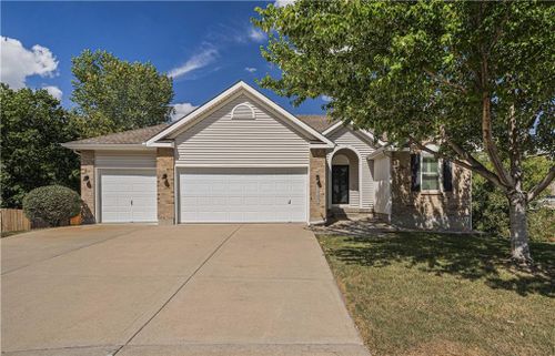 11146 Whispering Lane, Kansas City, KS, 66109 | Card Image