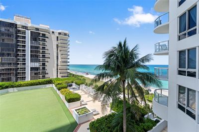 911 - 6365 Collins Ave, Condo with 1 bedrooms, 1 bathrooms and null parking in Miami Beach FL | Image 1