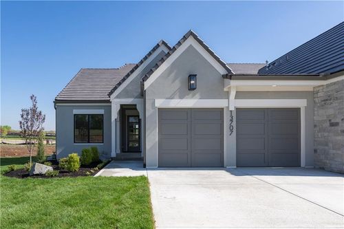 13707 Pembroke Cir, Leawood, KS, 66224-4206 | Card Image
