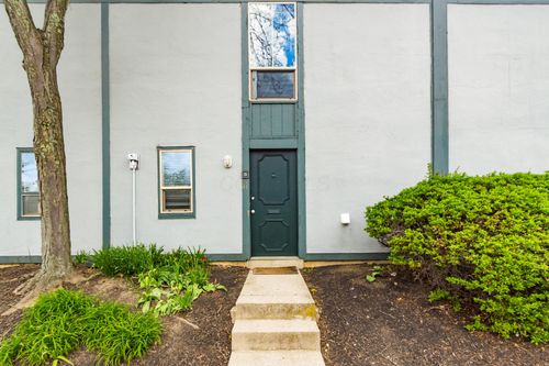 b-1030 Galliton Ct, Columbus, OH, 43220-3561 | Card Image
