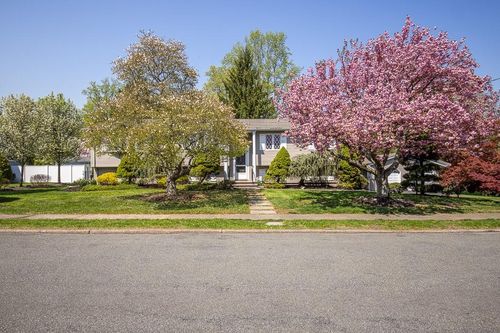 6 Heather Ln, Orangeburg, NY, 10962-2403 | Card Image