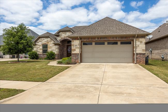 317 Paddle Boat Dr, House other with 4 bedrooms, 2 bathrooms and null parking in Granbury TX | Image 5