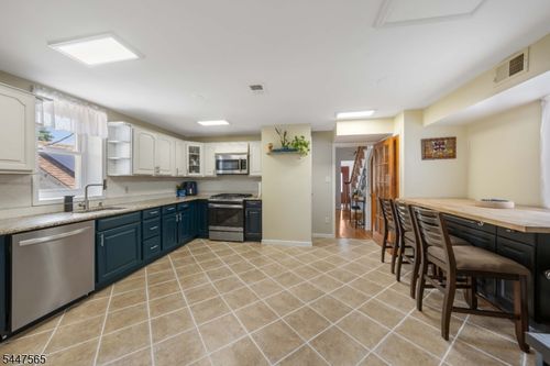 4 Jeanette St, Carteret, NJ, 07008-3110 | Card Image