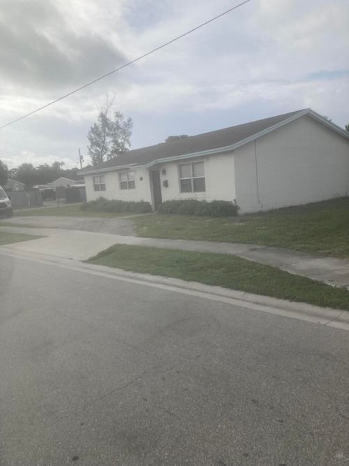 5713 Candlewood Ave, Mangonia Park, FL, 33407-2214 | Card Image