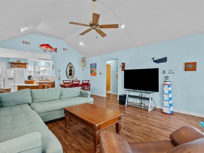 This view has a better view into the kitchen. | Image 5