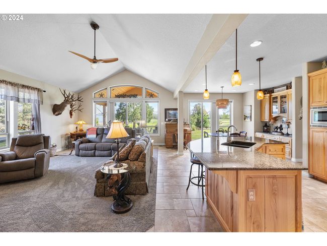 12430 S Oak Grove Rd, House other with 3 bedrooms, 4 bathrooms and 6 parking in Canby OR | Image 25