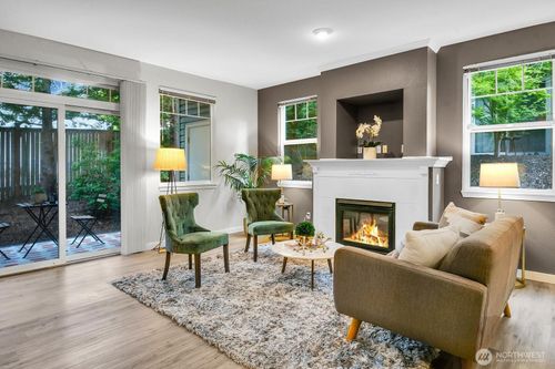apt-j102-1500 S 18th St, Renton, WA, 98055-3586 | Card Image