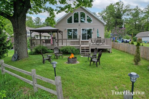 5927 Croton Hardy Dr, Newaygo, MI, 49337-8792 | Card Image