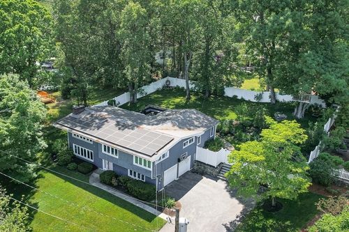 11 Carriage Ln, Winchester, MA, 01890-3205 | Card Image