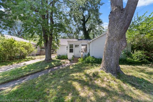 19349 Negaunee, Redford, MI, 48240-1639 | Card Image
