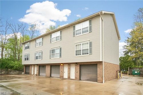 1041 Clyde Ave, Cuyahoga Falls, OH, 44221-5195 | Card Image