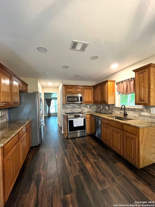 2208 Stonecrest Path, House other with 4 bedrooms, 2 bathrooms and null parking in New Braunfels TX | Image 6