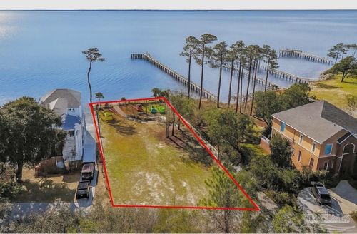 7376 Mulberry Ln, Navarre, FL, 32566-7327 | Card Image