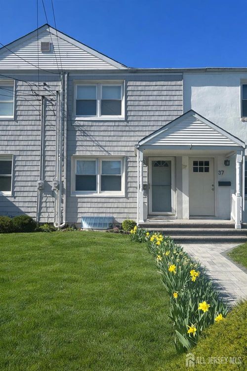 35 Victory Ct, Metuchen, NJ, 08840-1430 | Card Image