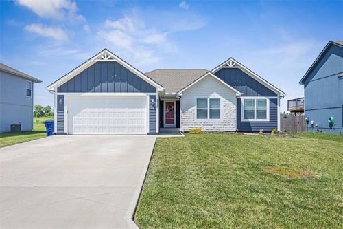 20802 Copper Creek Drive, Peculiar, MO, 64078 | Card Image