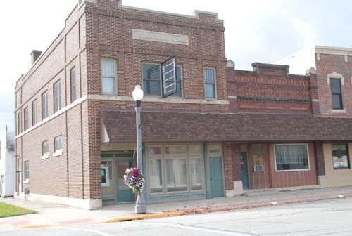 152 S Main St, Fayette, IA, 52142-7607 | Card Image