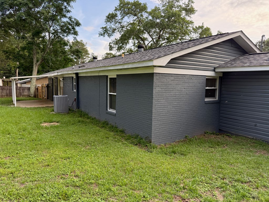 Residential Lease in Midland City 4
