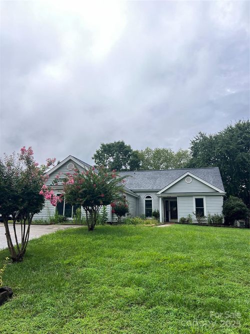 2716 Stowmarket Pl, Charlotte, NC, 28216-9611 | Card Image