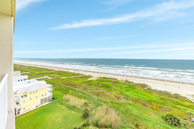 UNIT-1103 - 1401 E Beach Dr, Condo with 2 bedrooms, 2 bathrooms and 2 parking in Galveston TX | Image 5