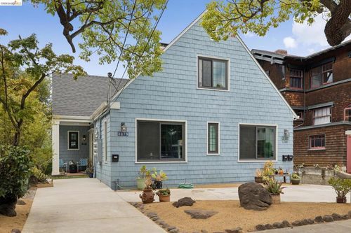 3271 Kempton Ave, Oakland, CA, 94611 | Card Image