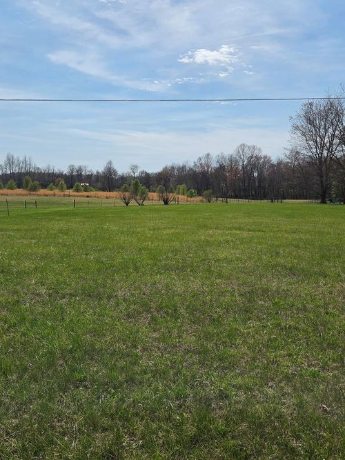 195 Ray Cemetery Rd, Sparta, TN, 38583-5212 | Card Image