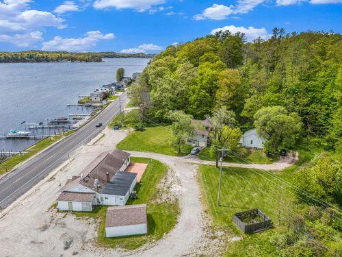 5164 W Monroe Rd, Pentwater, MI, 49449-8925 | Card Image