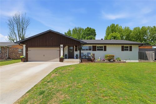 1300 Dyer St, Springdale, AR, 72762-6118 | Card Image