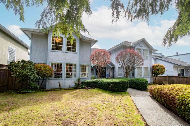 245 E 17 Th Street, Townhouse with 3 bedrooms, 2 bathrooms and 2 parking in North Vancouver BC | Image 2