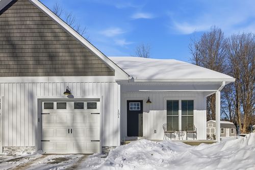 131-131 West St, Easthampton, MA, 01027-1327 | Card Image