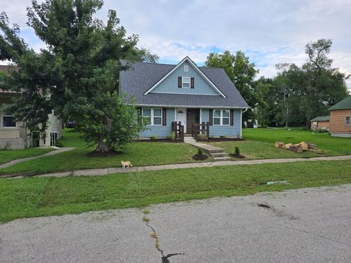 1223 Henry St, MOBERLY, MO, 65270-1218 | Card Image